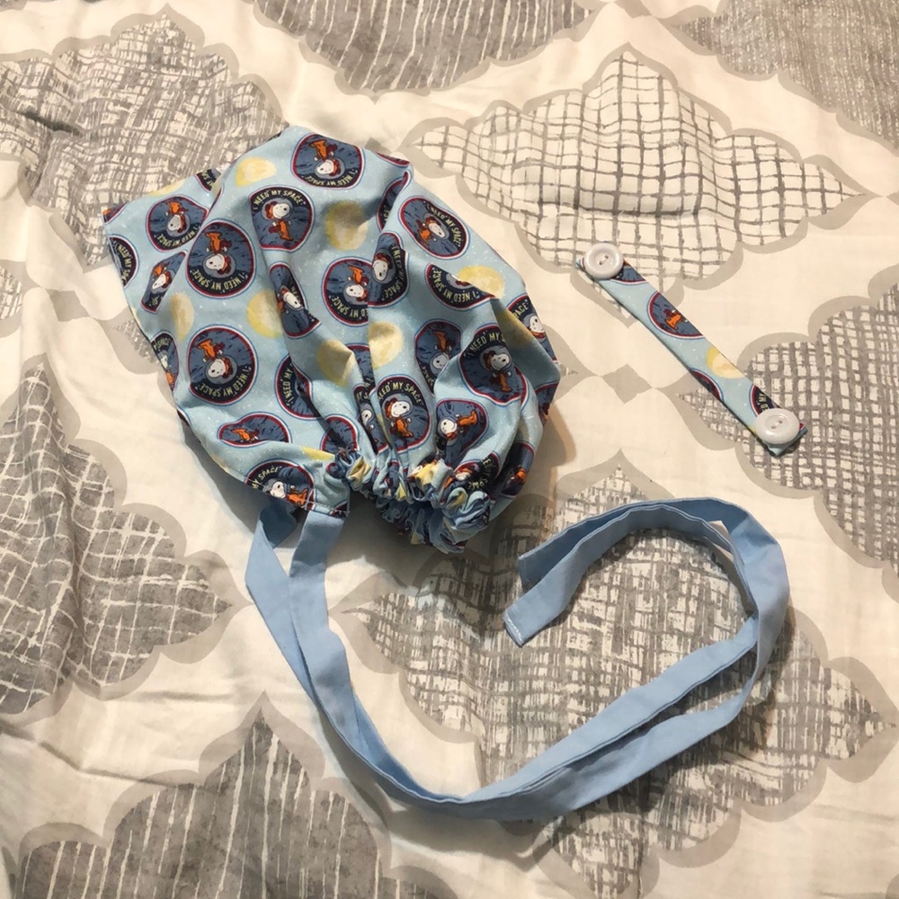 Reversible Scrub cap with mask holder